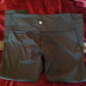 Black Lululemon crop pants